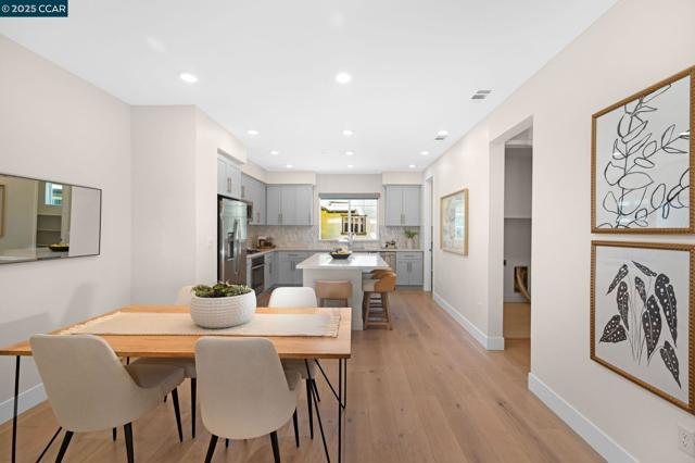 33105 Via Vicenza, San Ramon CA: https://media.crmls.org/mediaz/51a5a5e8-4e5e-4e6c-be93-fdc31f9cc7f7.jpg