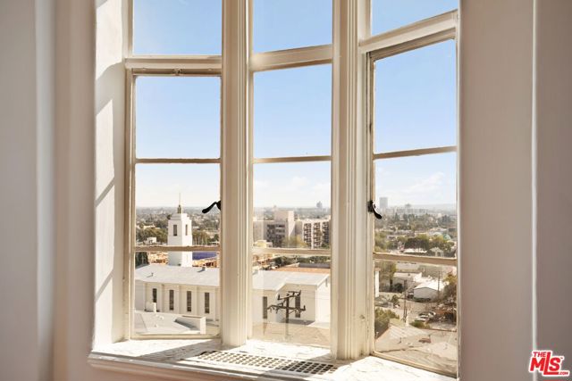 1314 N HAYWORTH Avenue, West Hollywood CA: https://media.crmls.org/mediaz/51a61460-6cb6-450c-a42f-0cf23f3ea581.jpg