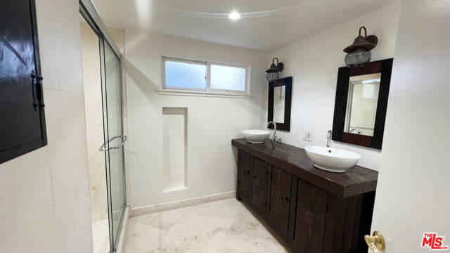22111 Independencia Street, Woodland Hills CA: https://media.crmls.org/mediaz/51a6211f-ab67-42ba-aabb-f9bc2a055cc6.jpg
