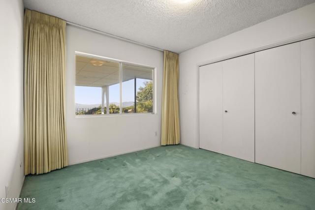 19715 Komar Drive, Tarzana CA: https://media.crmls.org/mediaz/51a6bf8e-2c81-4cef-827f-8a5d58dc334e.jpg