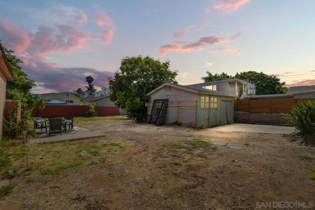 4749 Choctaw Dr, San Diego CA: https://media.crmls.org/mediaz/51a7164d-42e1-462e-91b0-be7603ad1ed3.jpg