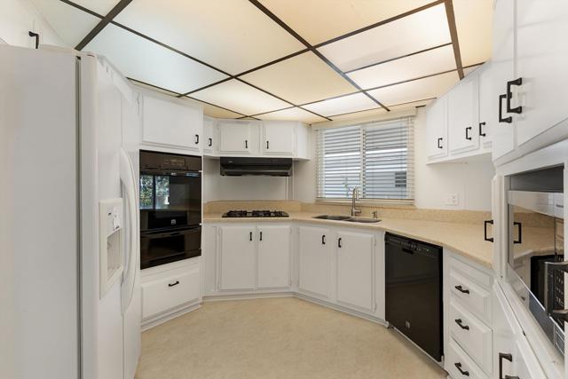 Detail Gallery Image 21 of 70 For 2130 Sunset Dr #135,  Vista,  CA 92081 - 2 Beds | 2 Baths