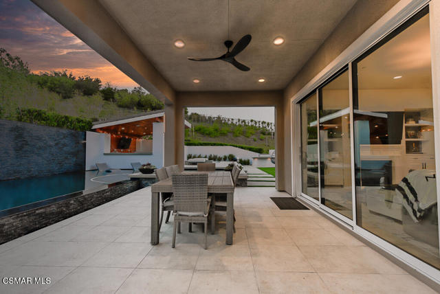 6981 Shadow Wood Drive, Moorpark CA: https://media.crmls.org/mediaz/51a7ddb0-b8b2-4100-a868-a0c73b68bbf7.jpg