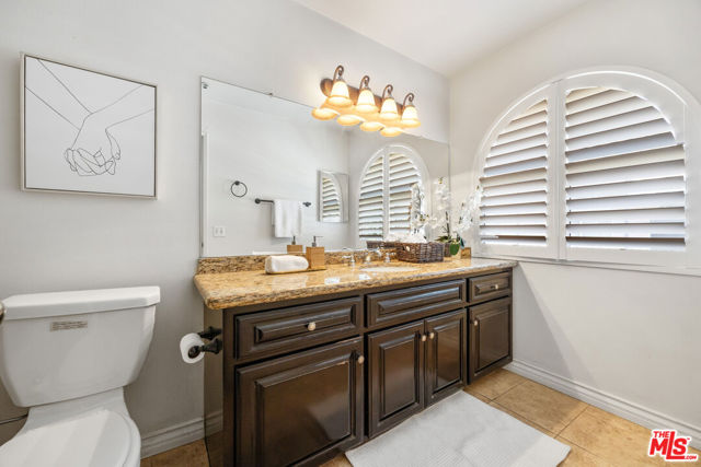 14365 Foothill Boulevard, Sylmar CA: https://media.crmls.org/mediaz/51a840f6-797b-4d19-91d0-4b9b14a0e155.jpg