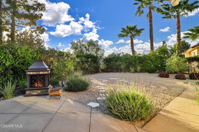 2328 Otono Circle, Thousand Oaks CA: https://media.crmls.org/mediaz/51a8610c-a8de-4479-8715-d4dcd9650f29.jpg