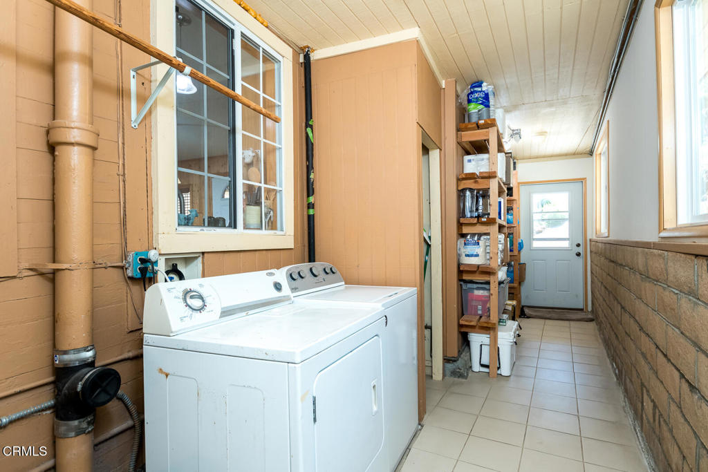 https://media.crmls.org/mediaz/51a9448d-6946-4a66-8587-085c4a205013.jpg?preset=X-Large