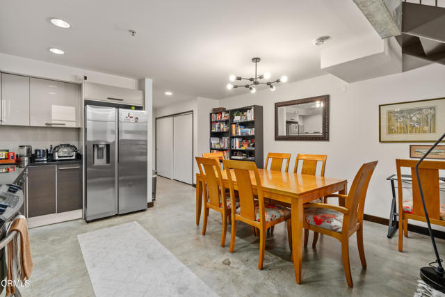 35 N Raymond Avenue, Pasadena CA: https://media.crmls.org/mediaz/51a960b9-6deb-4a9d-9fde-79dfb41e92aa.jpg