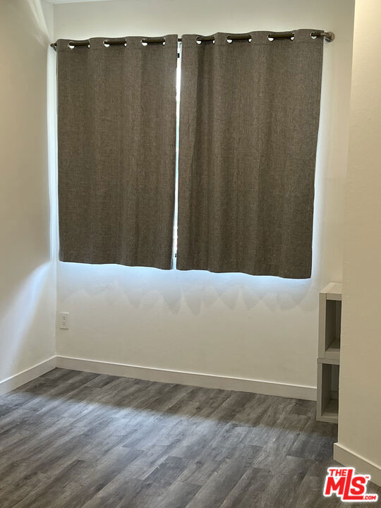 19009 Sherman Way, Reseda CA: https://media.crmls.org/mediaz/51a98a43-95fd-4715-aae2-45a26258ffa7.jpg