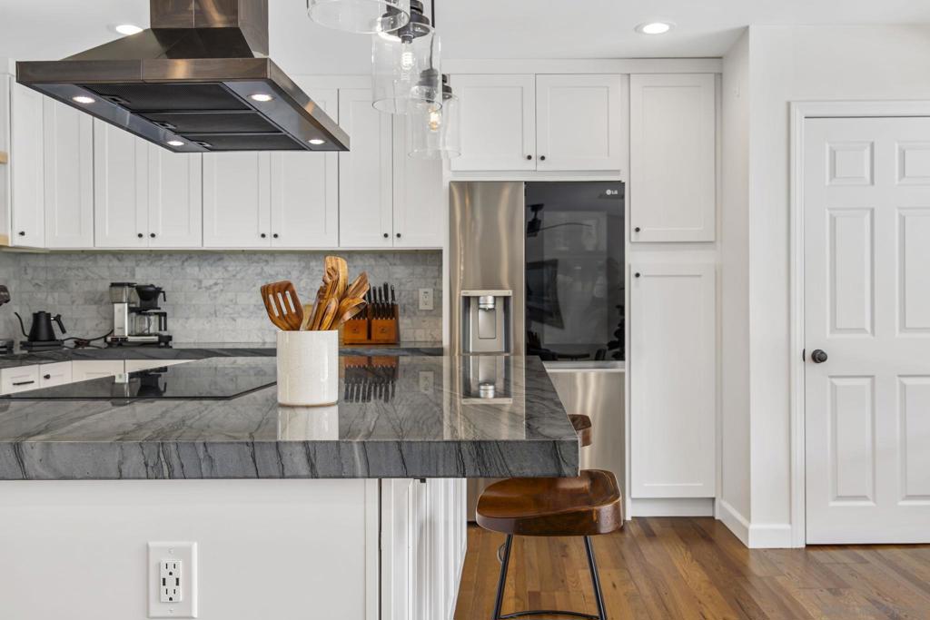 6875 Estrella Ave - photo 11