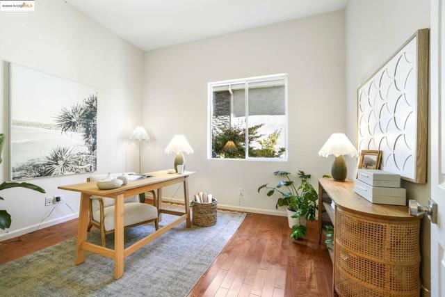 661 Via Rialto, Oakland CA: https://media.crmls.org/mediaz/51a991e6-d98e-47dc-bc4e-f28c4ad5a12e.jpg