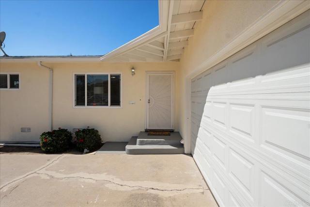 Detail Gallery Image 3 of 22 For 5080 Solola Ave, San Diego,  CA 92113 - 3 Beds | 2 Baths