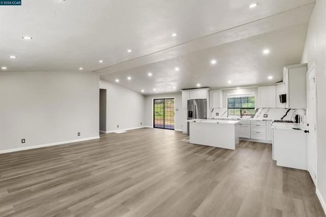 125 Sam Lynn Way, Oroville CA: https://media.crmls.org/mediaz/51aa5719-c2c6-4cb2-bd0c-8ee15b040237.jpg