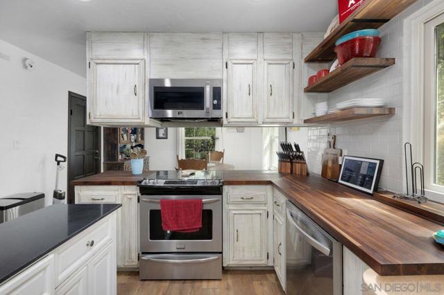 8141 Pine Blvd, Pine Valley CA: https://media.crmls.org/mediaz/51aa58aa-4b38-42db-b574-bff77aa569c8.jpg