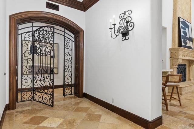 5015 Rancho Quinta Bend, San Diego CA: https://media.crmls.org/mediaz/51aa884d-5ef8-4285-a72d-edb497370f3a.jpg