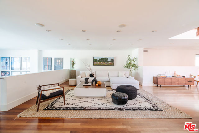 1320 Abbot Kinney Boulevard, Venice CA: https://media.crmls.org/mediaz/51aa9808-683e-4fa4-a337-d1d94a8fc5ea.jpg