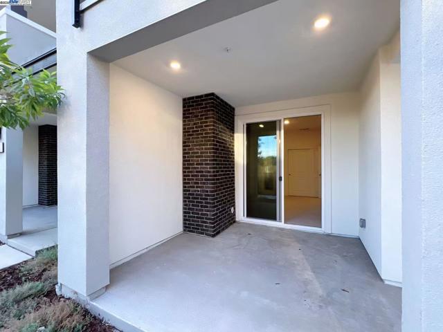 6260 Dove Ave, Dublin CA: https://media.crmls.org/mediaz/51ab3ec8-061c-40c6-8078-ac8fa7d605cb.jpg