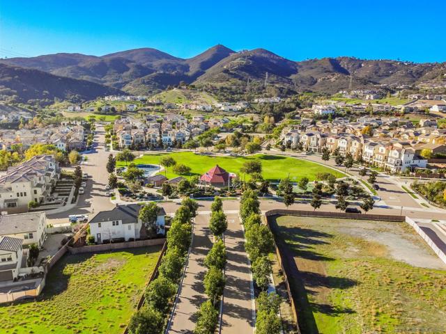 2769 Overlook Point Dr, Escondido CA: https://media.crmls.org/mediaz/51ab4092-4597-4b27-a839-70cdea23416e.jpg