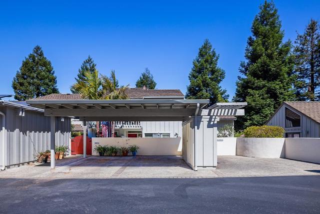 9662 Willow Court, Carmel CA: https://media.crmls.org/mediaz/51ab8d21-3a87-4b5a-8c60-936485942285.jpg