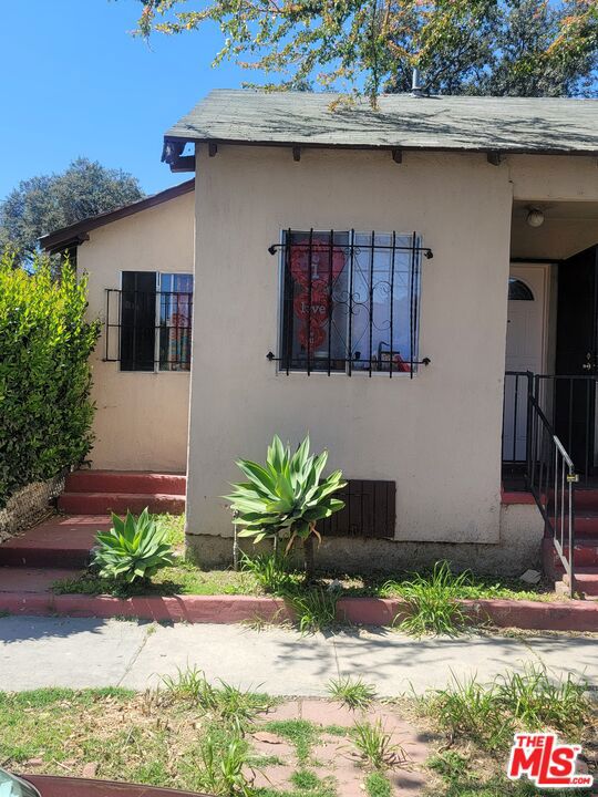 8021 Towne Avenue, Los Angeles, California 90003, 2 Bedrooms Bedrooms, ,1 BathroomBathrooms,Single Family Residence,For Sale,Towne,24378467