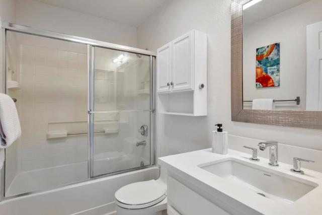 701 Baltic Circle, Redwood City CA: https://media.crmls.org/mediaz/51abb354-7902-43c9-80f4-65623eba733e.jpg