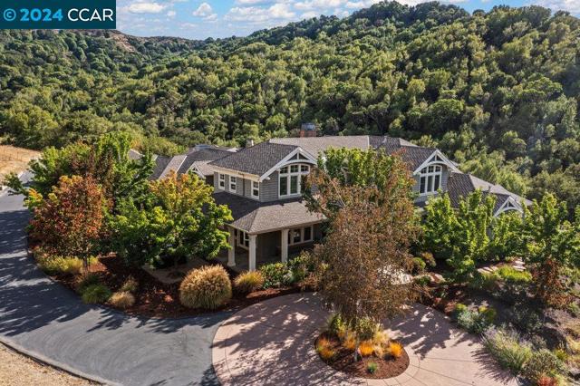 8 Julianna Court, Moraga CA: https://media.crmls.org/mediaz/51abd496-525d-474d-8749-8825e3215e84.jpg
