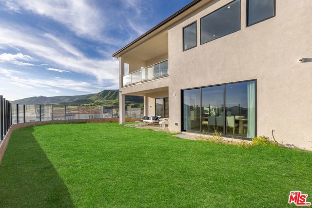 20668 W Hummingbird Court, Porter Ranch CA: https://media.crmls.org/mediaz/51abfce3-5993-4b3b-9c7f-c9f81fd378bd.jpg