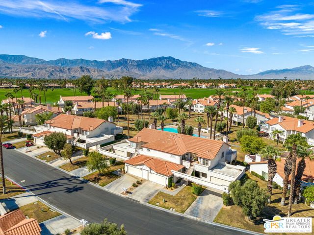 237 E Vista Royale Circle, Palm Desert CA: https://media.crmls.org/mediaz/51ac37b2-7299-4c17-a791-6fb5ea6d97ac.jpg