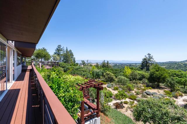 165 Golden Oak Drive, Portola Valley CA: https://media.crmls.org/mediaz/51ac75c7-a9bf-4a33-9e72-b41f91167877.jpg