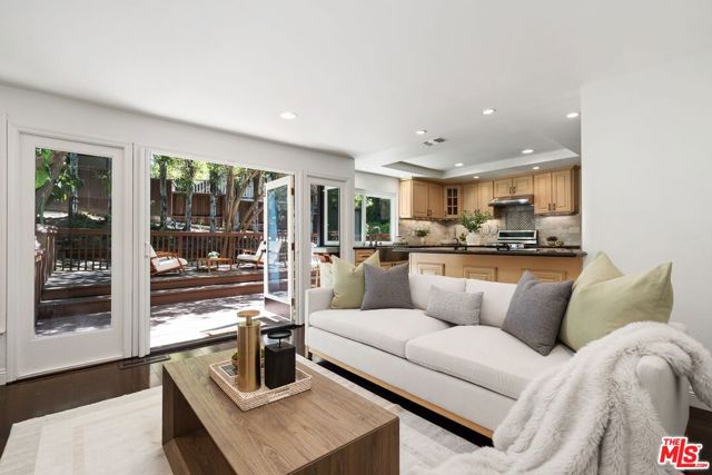 2880 Woodwardia Drive, Los Angeles, CA 90077