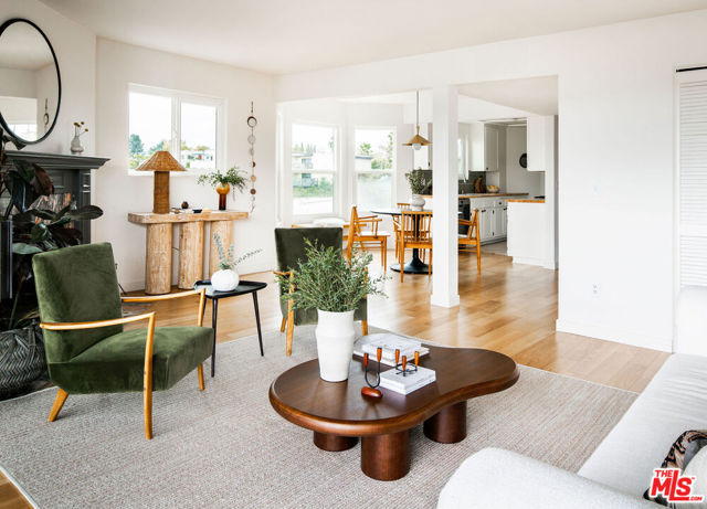 3375 Descanso Drive, Los Angeles CA: https://media.crmls.org/mediaz/51ac9232-59f3-4f59-9878-952f60683fb9.jpg