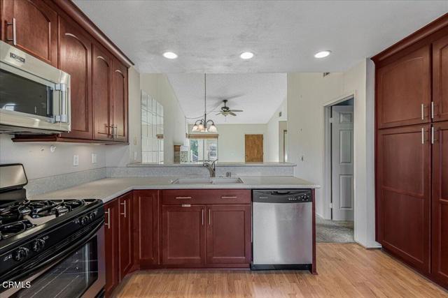 Detail Gallery Image 11 of 31 For 4834 Elderberry Ave, Moorpark,  CA 93021 - 2 Beds | 2 Baths