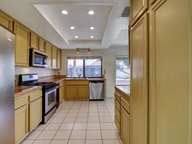35738 Calle Montigo, Cathedral City CA: https://media.crmls.org/mediaz/51ad0f09-0df5-465d-9f6d-a27e62ff73d0.jpg