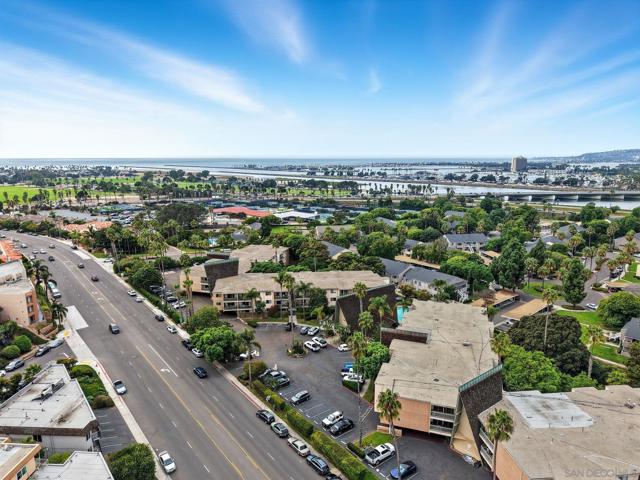 4444 W Point Loma Blvd, San Diego CA: https://media.crmls.org/mediaz/51ad9155-52b6-4ff5-94b0-abd2a7f26383.jpg
