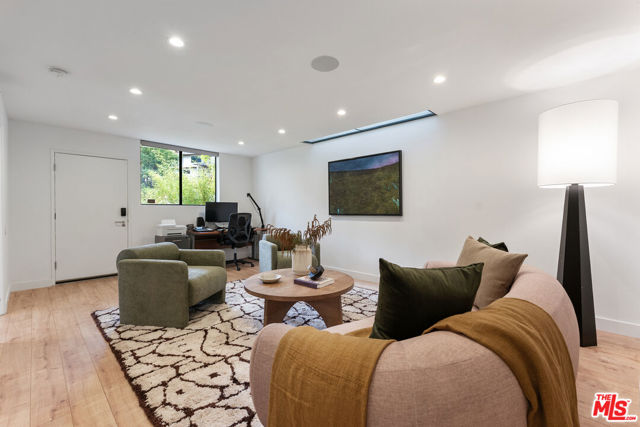 6469 Rodgerton Drive, Los Angeles CA: https://media.crmls.org/mediaz/51ae58dc-8207-4778-a94f-4845c1a4e3d2.jpg