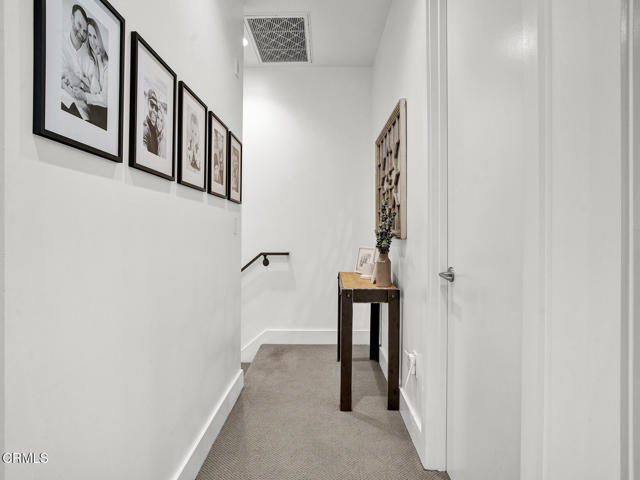 5662 Hazeltine Avenue, Van Nuys CA: https://media.crmls.org/mediaz/51af5221-e27e-435c-9990-601e83cd973c.jpg