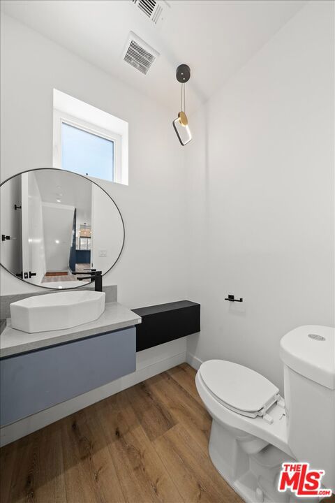 841 N Mccadden Pl, Los Angeles CA: https://media.crmls.org/mediaz/51afac9b-c669-41e7-bfed-0a25003bf84b.jpg