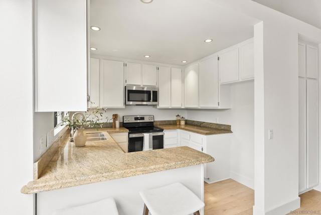 3133 Vista Rica, Carlsbad CA: https://media.crmls.org/mediaz/51afb568-5d6f-4d18-85cf-339e48ae8033.jpg