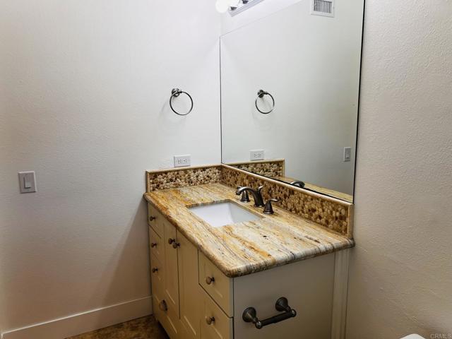 4587 Cove Drive, Carlsbad CA: https://media.crmls.org/mediaz/51b03421-4bf1-46d4-867e-71186f51e875.jpg