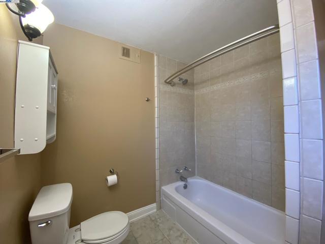 712 S 2Nd St, San Jose CA: https://media.crmls.org/mediaz/51b0ad63-88d2-48f6-a124-7464d1fd1231.jpg
