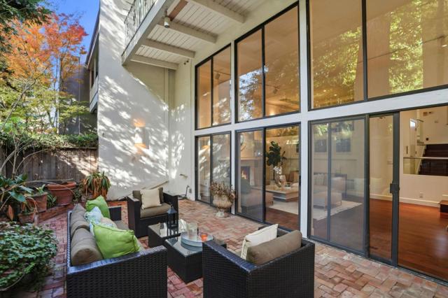 1621 Stone Pine Lane, Menlo Park CA: https://media.crmls.org/mediaz/51b0f110-2086-4935-aecf-eb5a741d9b9a.jpg