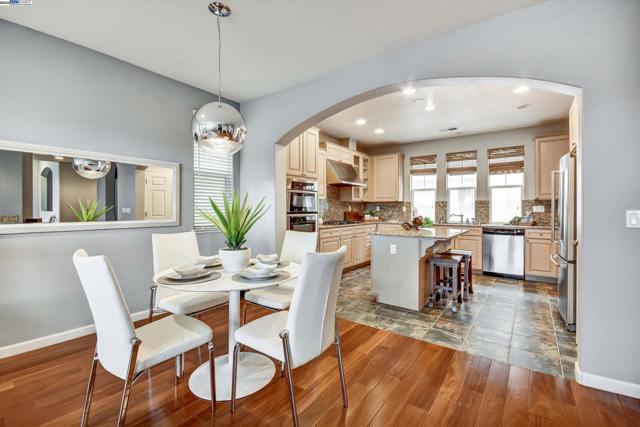 761 Batista Dr, San Jose CA: https://media.crmls.org/mediaz/51b10948-0ac2-4bcb-8a8c-70fbdeafc777.jpg