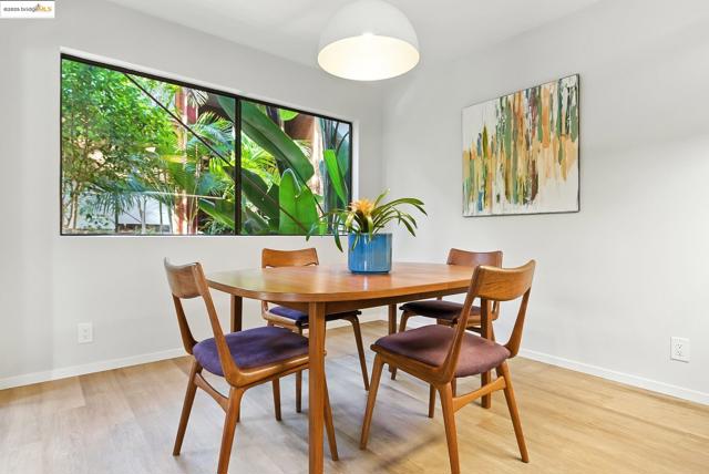5321 Miles Ave, Oakland CA: https://media.crmls.org/mediaz/51b16d57-f210-4662-a995-24d7f7f5eb58.jpg