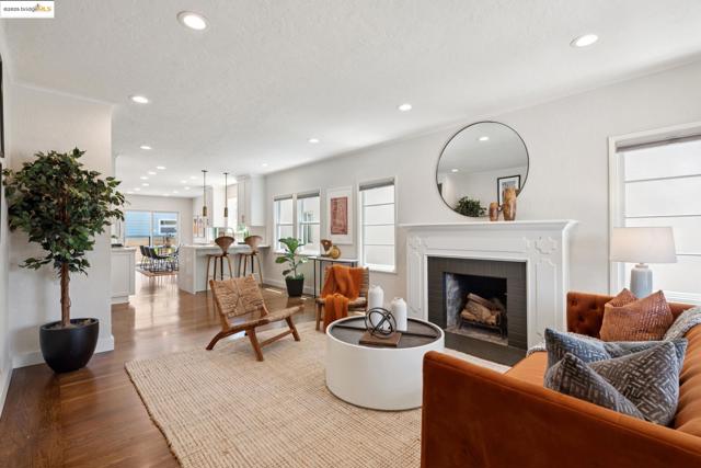 1026 Court St, Alameda CA: https://media.crmls.org/mediaz/51b17cdc-9d14-4a95-b6d5-343a17df8826.jpg