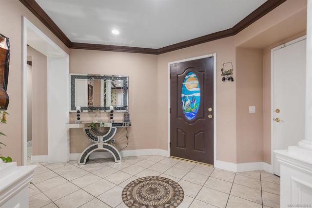 10394 Valley Waters Dr, Spring Valley CA: https://media.crmls.org/mediaz/51b2441e-dcbb-4324-96d3-6c17381f60fc.jpg