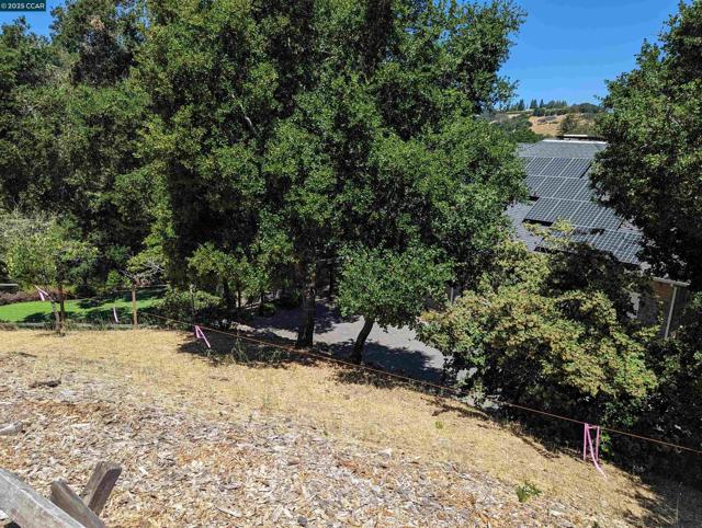 13 St James Court, Orinda CA: https://media.crmls.org/mediaz/51b245c4-58ff-44c4-b0ab-49530d910c93.jpg
