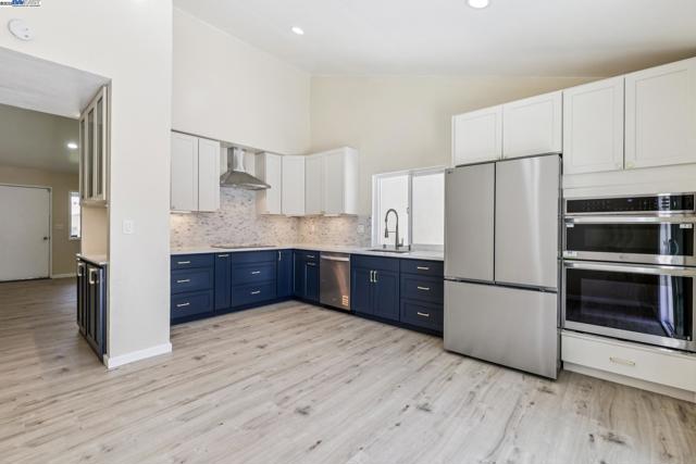 32555 Lake Bridgeport St, Fremont CA: https://media.crmls.org/mediaz/51b264bb-86f0-4369-a63b-e0ede164eeb4.jpg
