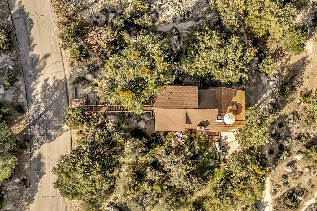 https://media.crmls.org/mediaz/51b27054-0eac-4a0a-94a0-8161086ab9d5.jpg?preset=X-Large