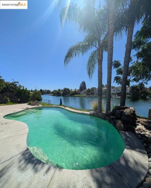 4958 Bay View CIR, Stockton CA: https://media.crmls.org/mediaz/51b296af-22be-49a6-9b58-77a11b76cbc7.jpg