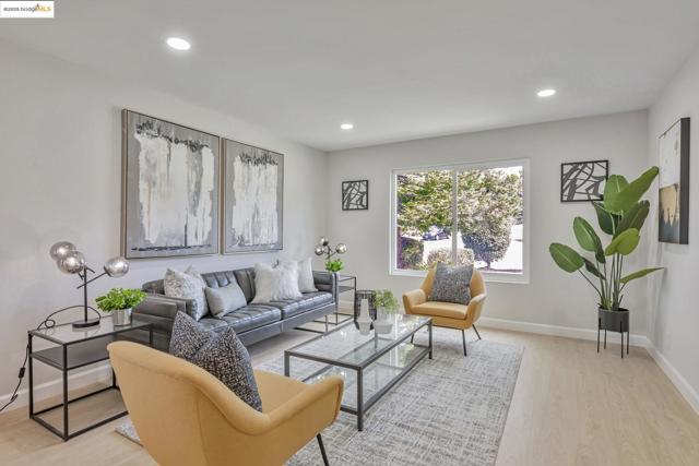 Image 2 of 30 For 4001 Plumas Ct