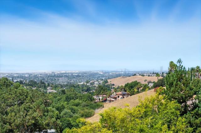 44989 Vista Del Sol, Fremont CA: https://media.crmls.org/mediaz/51b2f5b8-bc07-4178-a1a0-7ca5a9c52e33.jpg